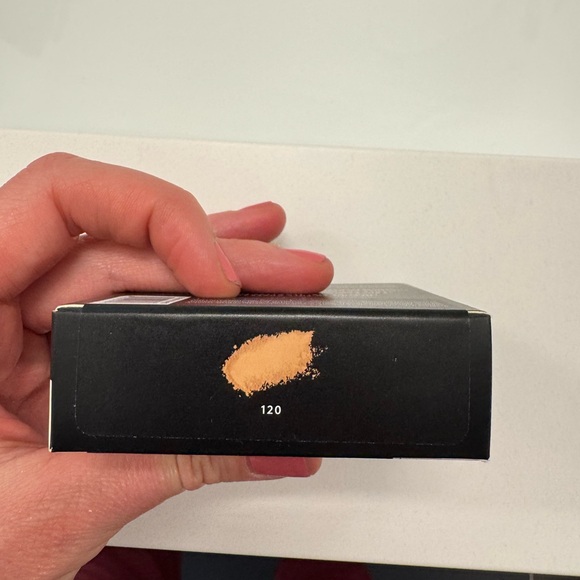 Fenty Beauty Pro Filt'r Soft Matte Powder Foundation - Black - Picture 2 of 4